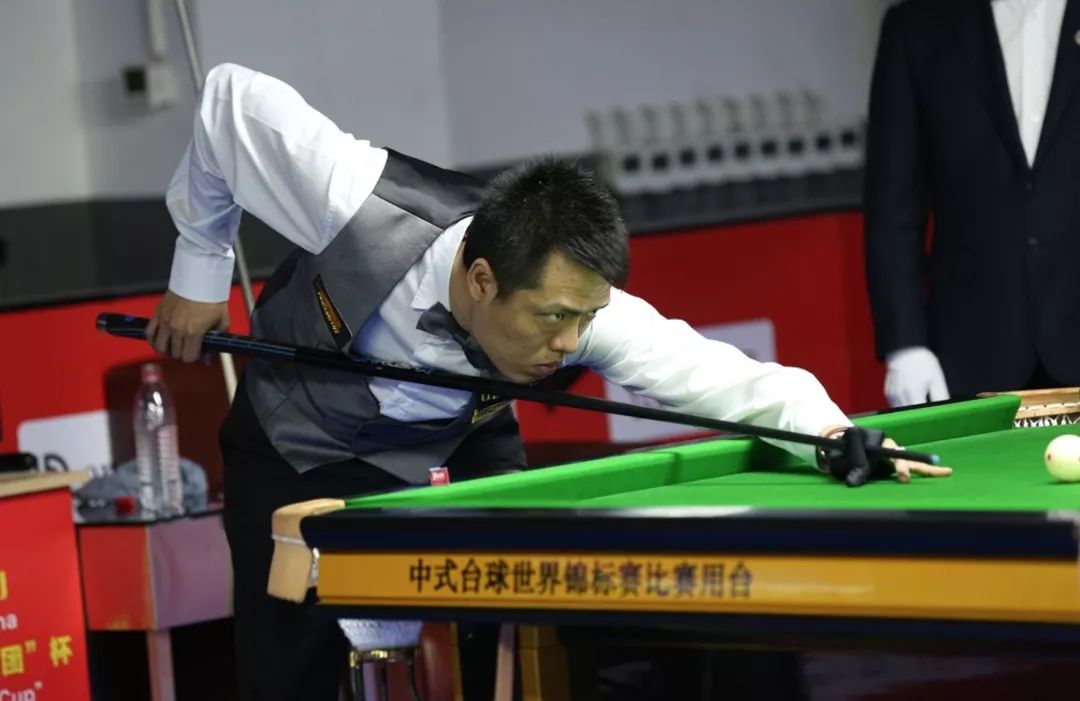 在两个极具 在两个极具